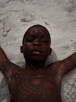Affiche - Momo - Accueil | Oueso - Art Afro Contemporain