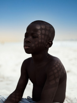 Affiche - Dogo - Accueil | Oueso - Art Afro Contemporain