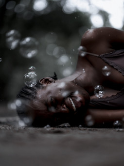 Affiche - Hana - Accueil | Oueso - Art Afro Contemporain