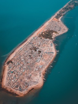 Poster - Ile (AHMADOUNA AHMADA)