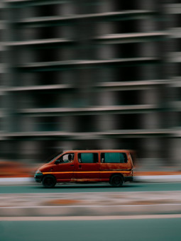 Affiche - Fast use van - Accueil | Oueso - Art Afro Contemporain