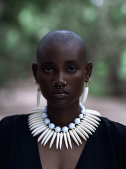Poster - Noire - Accueil | Oueso - Contemporary Afro Art